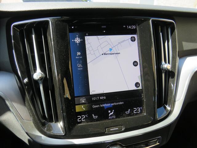 Volvo V60 2.0 B3 164Pk Momentum Advantage * Rijklaarprijs incl. garantie * Automaat * Trekhaak * Led * Adaptive * Camera * Lederen Sportstoelen