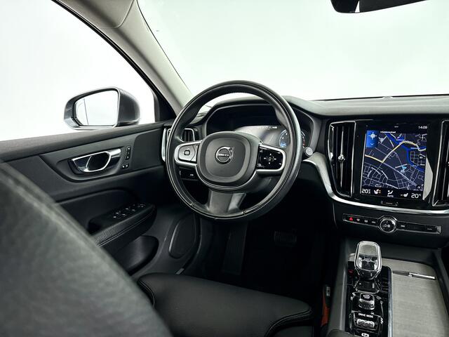 Volvo V60 B4 Aut. Inscription | Trekhaak | Stoel- en stuurverwarming | Parkeercamera