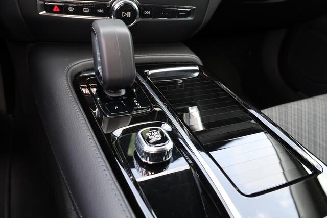 Volvo V60 T6 Recharge AWD Core Bright - LONG RANGE - IntelliSafe Assist & Surround - Parkeercamera achter - Adaptieve LED koplampen - Verwarmde voorstoelen, stuur & achterbank - Parkeersensoren voor & achter - Elektr. inklapbare trekhaak - 19' LMV