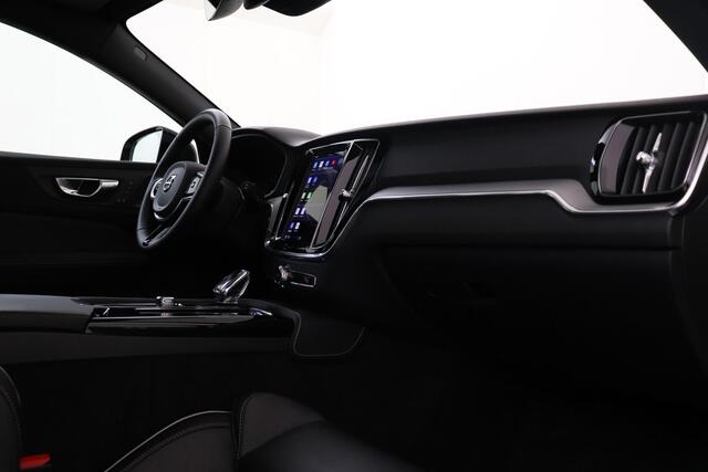 Volvo V60 T6 RECHARGE AWD PLUS DARK -PANO.DAK|HK-AUDIO|360°CAM|BLIS|TREKHAAK|STYLING