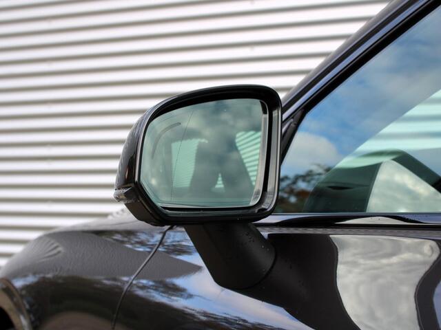 Volvo V60 2.0 B4 Plus Dark Automaat / Leder interieur / Trekhaak / Google Maps Navi