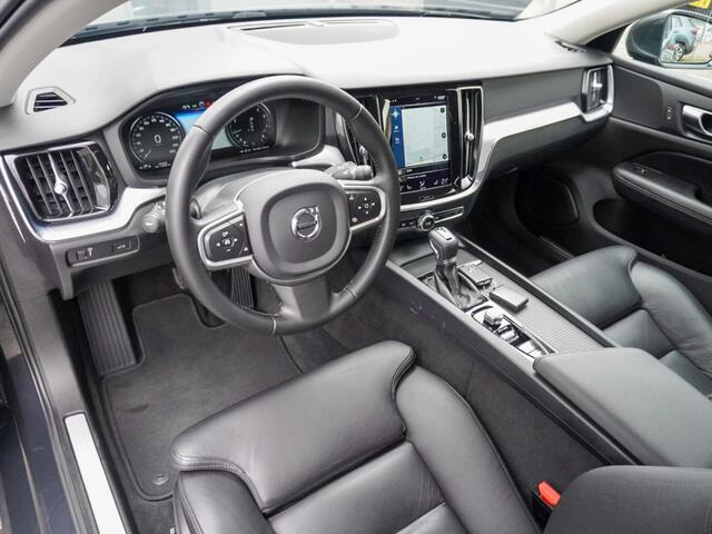 Volvo V60 2.0 T4 Moment.Pro Leder | CarPlay | Camera | Pilot ass. | NAP