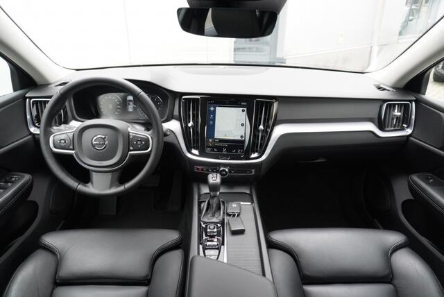 Volvo V60 2.0 T4 Moment.Pro Leder | CarPlay | Camera | Pilot ass. | NAP