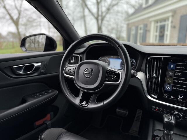 Volvo V60 T4 Geartronic R-Design I Polestar l Styling kit l Trekhaak l CarPlay l Camera l 19" l 1e eig.