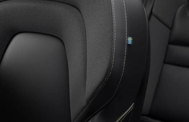 Volvo V60 2.0 T6 Plug-in hybrid AWD Plus Dark | Panoramadak | Head Up Display | Aurora Silver | Donker Glas | 360 Camera | 19" |