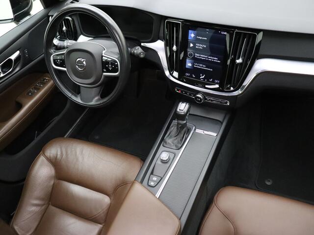 Volvo V60 D4 190pk Automaat Momentum / Head-Up / Panoramadak / Stoel + Stuurw. Verwarming / Leder / Styling Kit / Adapt. Cruise / BLIS / AppleCarPlay / El. Trekhaak /