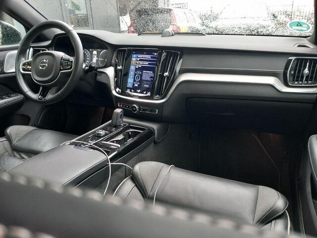 Volvo V60 2.0 T8 AWD Polestar Engineered Elek. bestuurdersstoel | Achteruitrijcamera | Elektrisch schuif-kanteldak | Apple Carplay | Stoelverwarming | Cruise Control