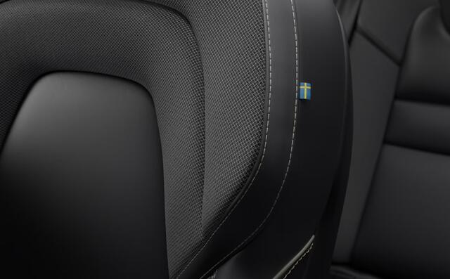 Volvo V60 2.0 T6 Plug-in hybrid AWD Plus Dark | Premium pack | Panodak | 360 Camera | Head-Up | 19" | Getint glas
