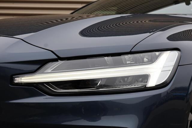 Volvo V60 T6 Recharge AWD R-Design | 20" Polestar velgen | Panoramadak | Pilot Assist