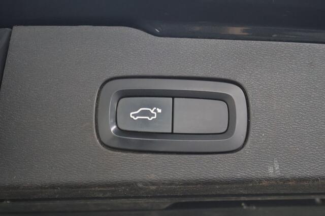 Volvo V60 2.0 T4 Momentum Pro | LED | Leder | Camera