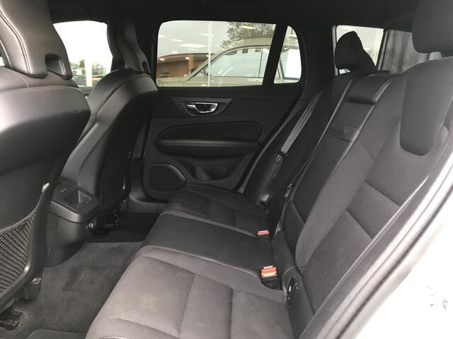 Volvo V60 2.0 D4 Momentum Pro Automaat | Rijklaar incl 12 mnd Bovag | Keyless Trekhaak Navigatie Adaptieve cruise