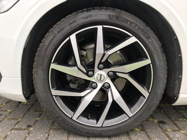 Volvo V60 2.0 D4 Momentum Pro Automaat | Rijklaar incl 12 mnd Bovag | Keyless Trekhaak Navigatie Adaptieve cruise
