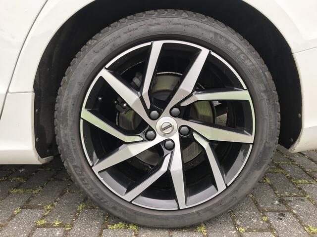 Volvo V60 2.0 D4 Momentum Pro Automaat | Rijklaar incl 12 mnd Bovag | Keyless Trekhaak Navigatie Adaptieve cruise