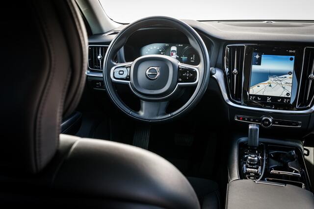 Volvo V60 2.0 T6 340 PK Twin Engine AWD Momentum Pro RIJKLAAR INCL GARANTIE. | Trekhaak , Clima | 4 AWD | 18 INCH LMV |