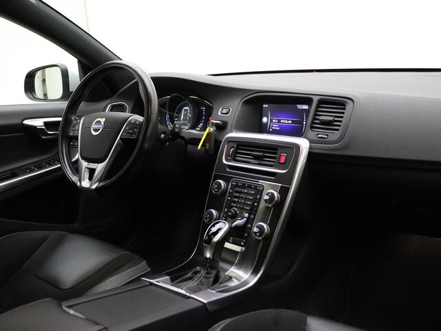Volvo V60 T3 153pk Automaat Nordic+ Sport / Standkachel / 18'' + All Season banden / Sportstoelen / Stoelverwarming / On Call / Act. Bochtverlichting / Xenon /