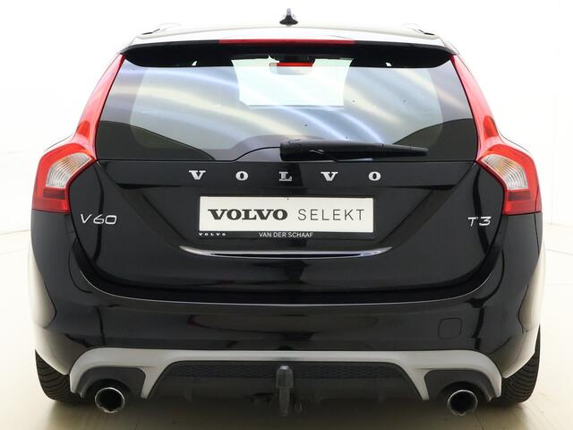 Volvo V60 T3 153pk Automaat Nordic+ Sport / Standkachel / 18'' + All Season banden / Sportstoelen / Stoelverwarming / On Call / Act. Bochtverlichting / Xenon /