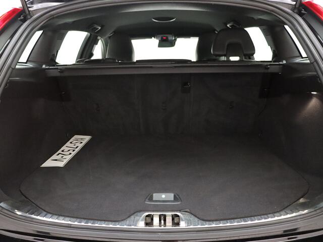 Volvo V60 T3 153pk Automaat Nordic+ Sport / Standkachel / 18'' + All Season banden / Sportstoelen / Stoelverwarming / On Call / Act. Bochtverlichting / Xenon /