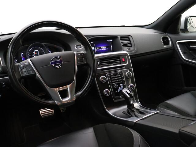 Volvo V60 T3 153pk Automaat Nordic+ Sport / Standkachel / 18'' + All Season banden / Sportstoelen / Stoelverwarming / On Call / Act. Bochtverlichting / Xenon /