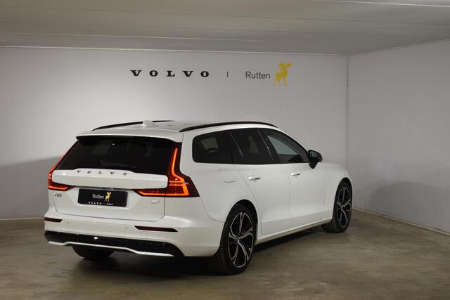 Volvo V60 T6 350PK Automaat AWD Plus Dark / Adaptieve Cruisecontrol / Parkeersensoren / Stoelverwarming / Stuurverwarming / Lighting / Elektrische Stoelen /