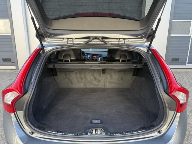 Volvo V60 2.0 T4 Bus. Sport R-Disign Automaat NAP Cruise Stoelverwarming P