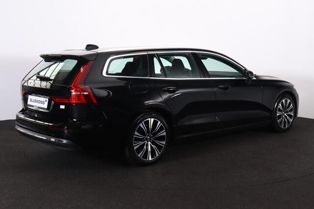 Volvo V60 T6 Recharge AWD Core Bright - LONG RANGE - IntelliSafe Assist & Surround - Adaptieve LED koplampen - Parkeercamera achter - Verwarmde voorstoelen, stuur & achterbank - Parkeersensoren voor & achter - Elektr. inklapbare trekhaak - 18' LMV