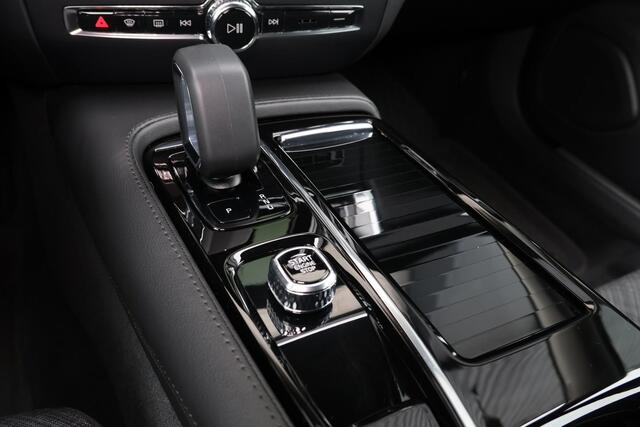 Volvo V60 T6 Recharge AWD Core Bright - LONG RANGE - IntelliSafe Assist & Surround - Adaptieve LED koplampen - Parkeercamera achter - Verwarmde voorstoelen, stuur & achterbank - Parkeersensoren voor & achter - Elektr. inklapbare trekhaak - 18' LMV