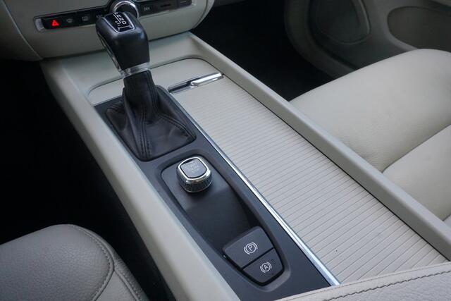 Volvo V60 2.0 D3 Momentum | Panoramadak | Leder | Navigatie | Cruise Control |