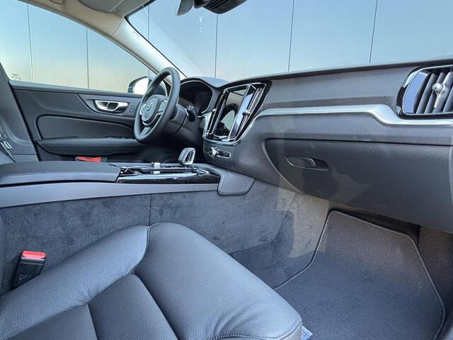 Volvo V60 2.0 T6 Plug-in hybrid AWD Essential Edition / 20 Inch / Styling pakket / Elektrische trekhaak / Leder / Getinte ramen /