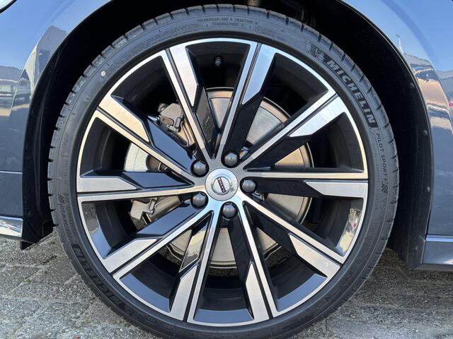 Volvo V60 2.0 T6 Plug-in hybrid AWD Essential Edition / 20 Inch / Styling pakket / Elektrische trekhaak / Leder / Getinte ramen /