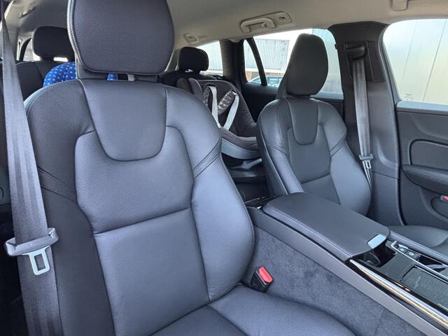 Volvo V60 2.0 T6 Plug-in hybrid AWD Essential Edition / 20 Inch / Styling pakket / Elektrische trekhaak / Leder / Getinte ramen /