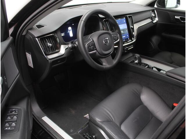 Volvo V60 2.0 B4 Core | LEDER | DIGI DASHBOARD | ELECTR.TRKHK | CAMERA | LED | NAVIGATEI