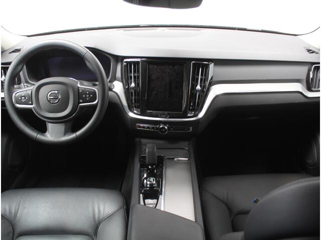 Volvo V60 2.0 B4 Core | LEDER | DIGI DASHBOARD | ELECTR.TRKHK | CAMERA | LED | NAVIGATEI
