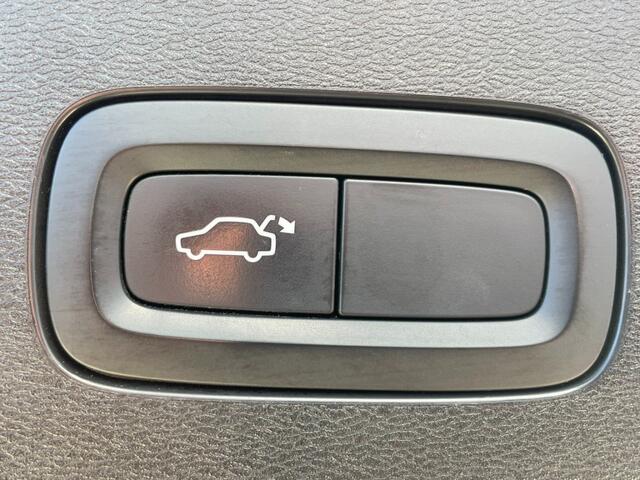 Volvo V60 2.0 T8 Twin Engine 391pk Pano / Trekhaak / BTW auto