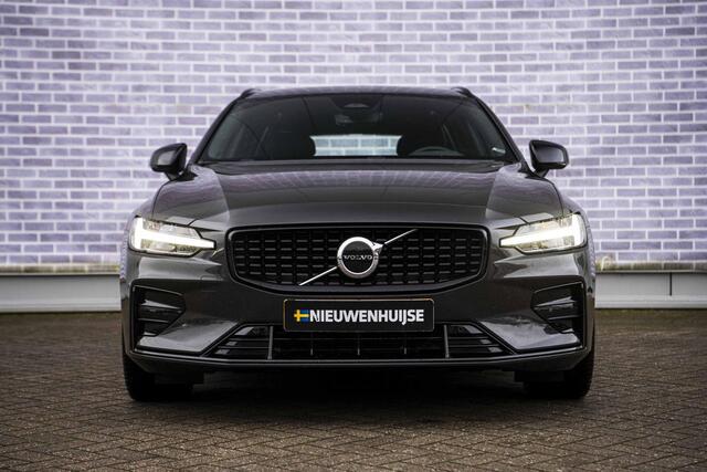 Volvo V60 2.0 B4 Plus Dark | Panorama dak | 19" | Adaptieve cruise control | Elektrisch verstelbare voorstoelen | Stoel/stuur verwarming | Blis |