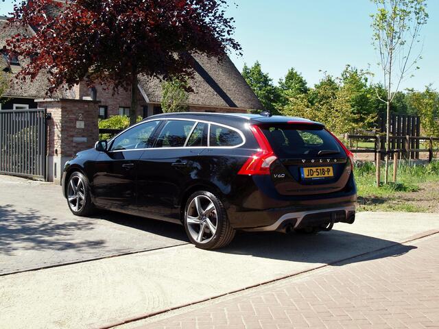 Volvo V60 2.0 T3 R-Design | Cruise Control | Bluetooth | Parkeersensoren | Trekhaak |