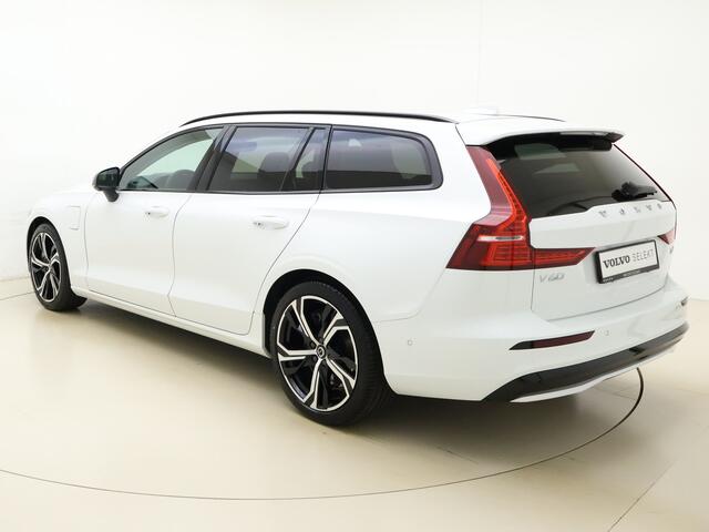 Volvo V60 T6 350PK AWD Plus Dark / Harman en kardon audio / 19'''velgen / camera voor en achter / BLIS / Elektr. verstelbare stoelen /
