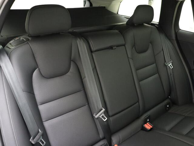 Volvo V60 T6 350PK AWD Plus Dark / Harman en kardon audio / 19'''velgen / camera voor en achter / BLIS / Elektr. verstelbare stoelen /