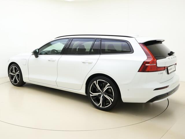 Volvo V60 T6 350PK AWD Plus Dark / Harman en kardon audio / 19'''velgen / camera voor en achter / BLIS / Elektr. verstelbare stoelen /
