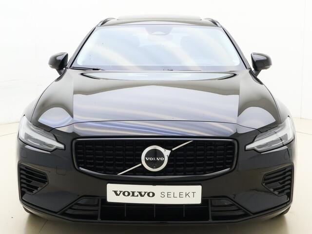 Volvo V60 T6 350pk AWD Ultra Dark / Panorama dak / Harman en Kardon Audio / Elektr. stoelen met geheugen / HUD / 19'' velgen / Lederen dashboard /