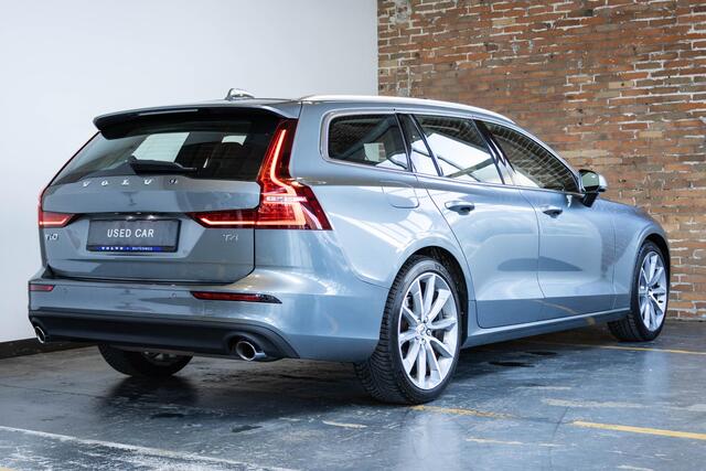 Volvo V60 T4 Automaat Momentum Pro | Panoramadak | Adaptive cruise control | Parkeerverwarming | BLIS | Parkeersensoren voor + achter | Stoelverwarming | 19'' Lichtmetalen velgen | Dealeronderhouden | Navigatie