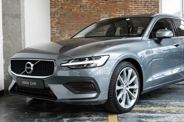 Volvo V60 T4 Automaat Momentum Pro | Panoramadak | Adaptive cruise control | Parkeerverwarming | BLIS | Parkeersensoren voor + achter | Stoelverwarming | 19'' Lichtmetalen velgen | Dealeronderhouden | Navigatie