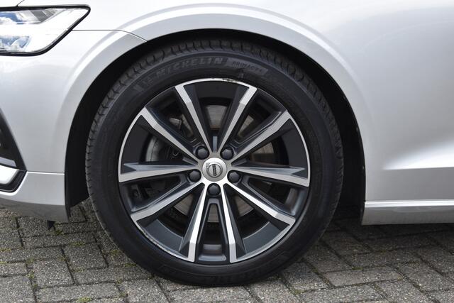Volvo V60 B3 177PK Automaat Business Pro | ACC | Camera | 18"LMV | Stoelverwarming | Stuurverwarming