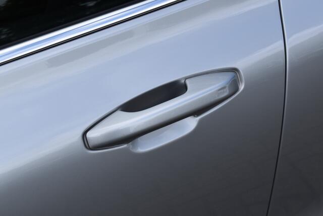 Volvo V60 B3 177PK Automaat Business Pro | ACC | Camera | 18"LMV | Stoelverwarming | Stuurverwarming