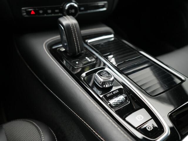 Volvo V60 2.0 T6 Recharge AWD R-Design Plug In Hybrid PHEV | Panodak | Lederen Sportstoelen Memory | Harman Kardon | Apple Carplay | Navigatie | Camera | L.M. 18" | DAB | Virtual |