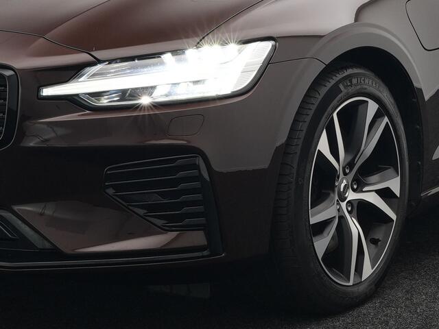 Volvo V60 2.0 T6 Recharge AWD R-Design Plug In Hybrid PHEV | Panodak | Lederen Sportstoelen Memory | Harman Kardon | Apple Carplay | Navigatie | Camera | L.M. 18" | DAB | Virtual |