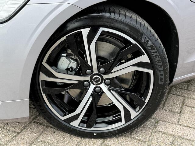 Volvo V60 2.0 T6 Plug-in hybrid AWD Essential | MJ 2026 | Leder | Blis | Adaptieve Cruise controle | 19" | Stuur + Stoelverwarming |