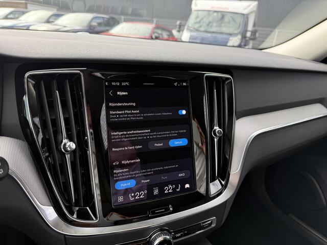 Volvo V60 2.0 T6 Plug-in hybrid AWD Essential | MJ 2026 | Leder | Blis | Adaptieve Cruise controle | 19" | Stuur + Stoelverwarming |