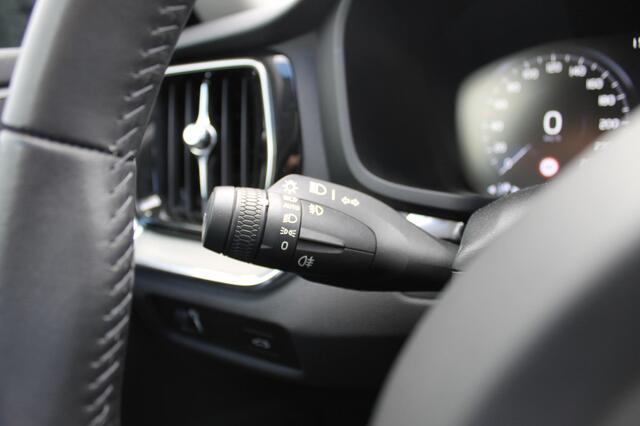 Volvo V60 B4 211PK Automaat Inscription Lederen bekleding / 18" lichtmetalen velgen / Apple Carplay / Adaptieve Cruise control / Stoelverwarming / Elektrisch bedienbare bestuurdersstoel met geheugen