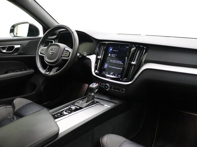 Volvo V60 T4 190pk Automaat R-Design / Elektr. Bestuurdersstoel / Elektr. Trekhaak / Stoelverwarming / Sportleder / 18'' + All Season / Achterbank verwarming / Apple CarPlay /