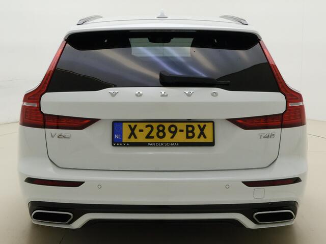Volvo V60 T4 190pk Automaat R-Design / Elektr. Bestuurdersstoel / Elektr. Trekhaak / Stoelverwarming / Sportleder / 18'' + All Season / Achterbank verwarming / Apple CarPlay /
